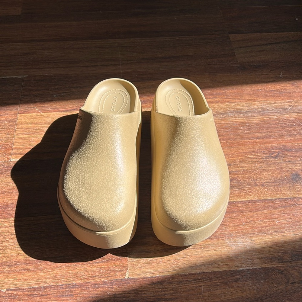 Platform crocs